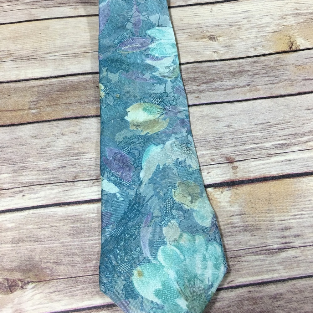 Vintage bugle boy tie